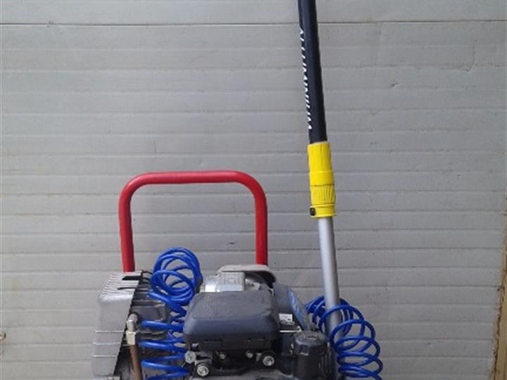 Uređaj za branje (trešnju) maslina