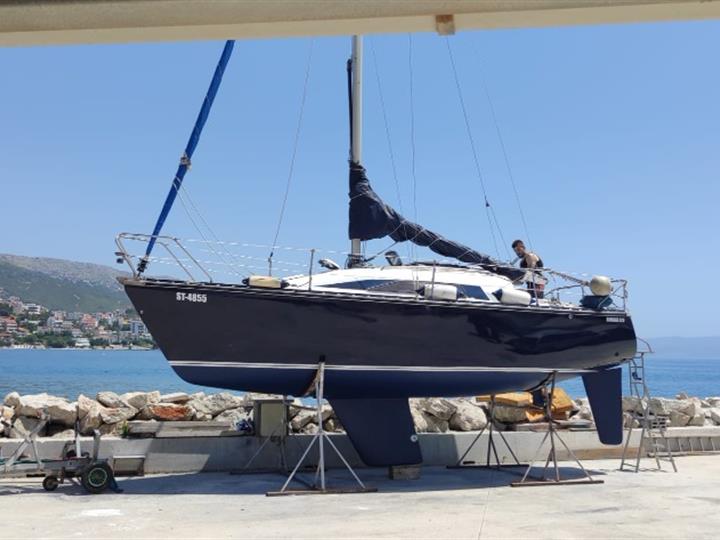 Jedrilica Bavaria 820