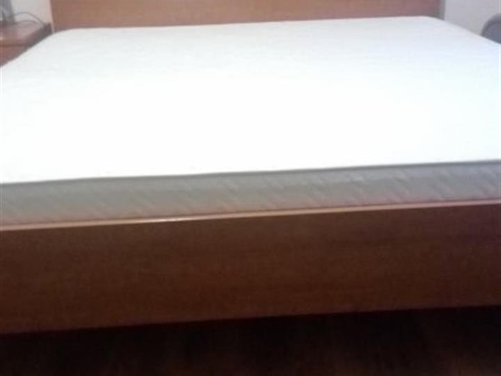 Krevet sa podnicom i madracem