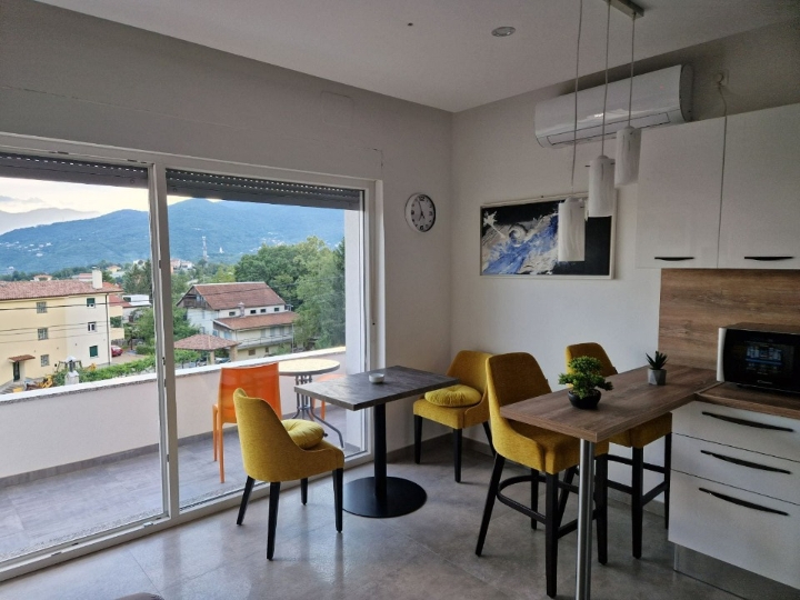 Novouređeni apartman na Kastvu!
