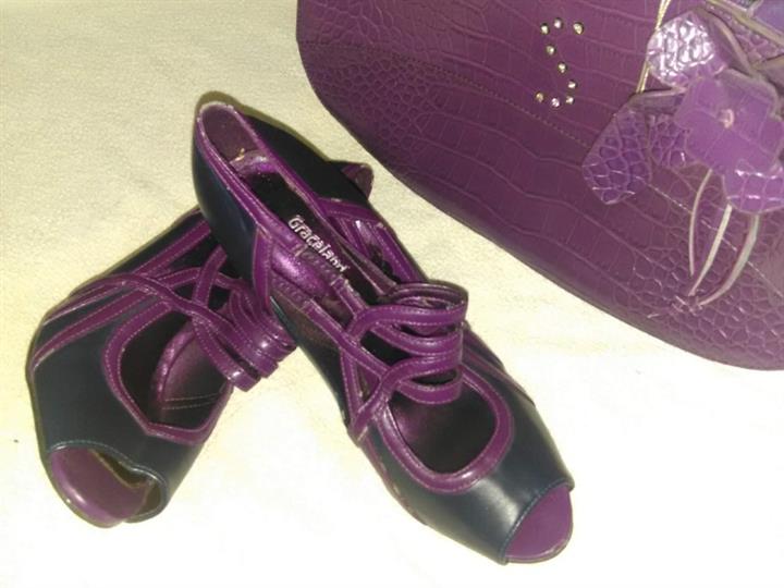 Ljubičaste štikle i torba