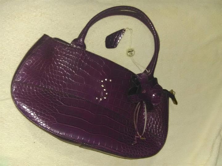 Ljubičaste štikle i torba