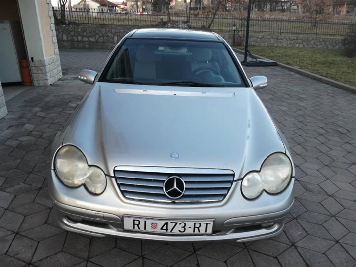 Mercedes C-klasa Coupe 220 CDI [2/7]