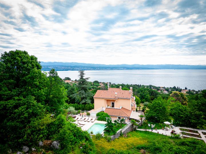 Djelatnica u Villi Nada, Lovran