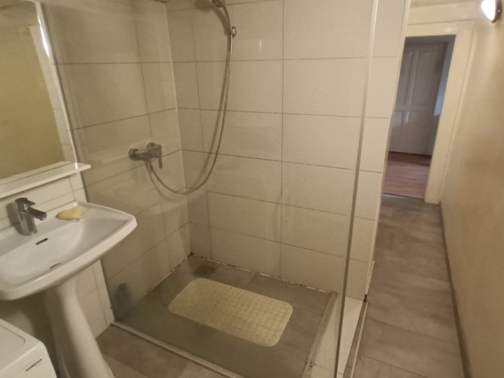 Centar, soba, uključene režije