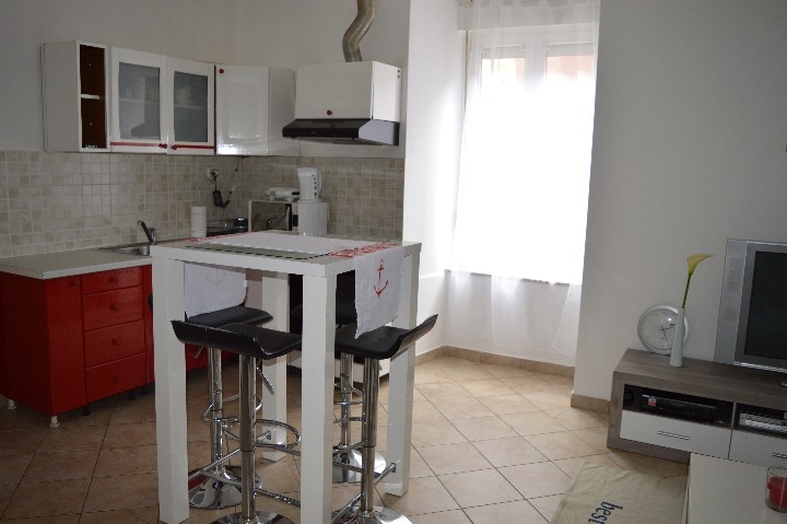 Centar Rijeke, 40 m2 kod Pomorskog faksa
