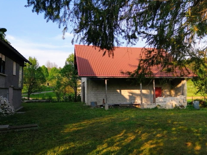Stari Laz prodajem kuću