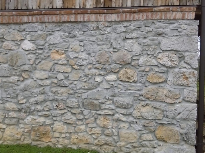 Gorski kotar, kuća s terenom