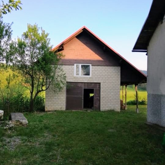 Stari Laz, gospodarsku zgradu za prenamjenu mijenjam za stan u Rijeci