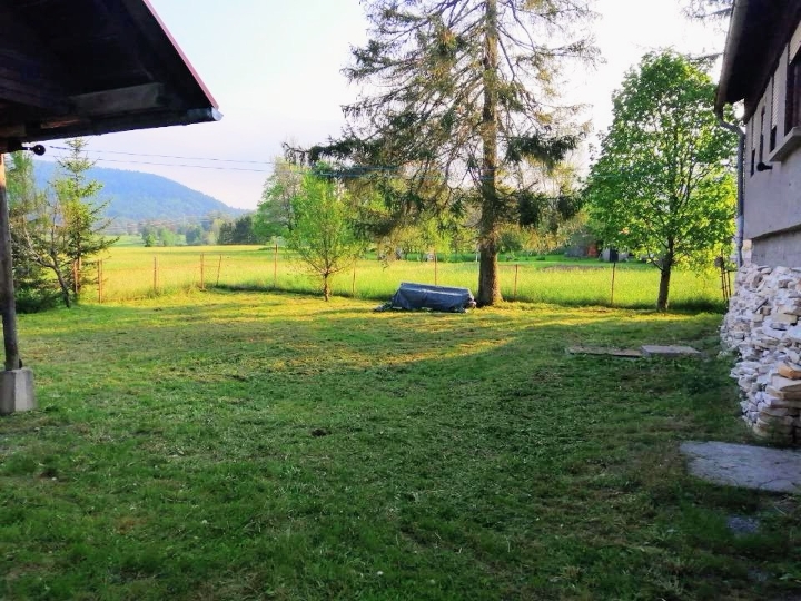 Stari Laz, gospodarsku zgradu za prenamjenu mijenjam za stan u Rijeci