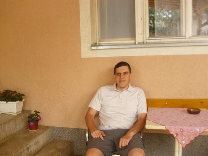 Tražim djevojku do 35 godina za brak