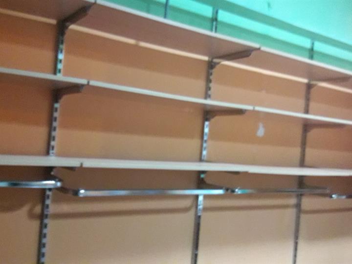 Kompletan inventar za butik