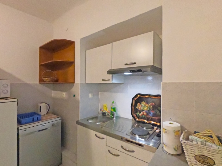 Centar, garsonijera, 2. kat,