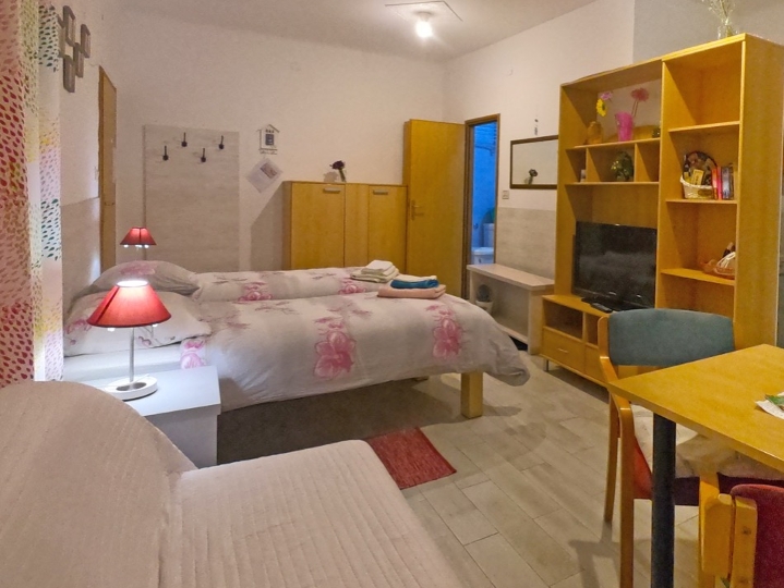 Centar, garsonijera, 2. kat, od 1.9.