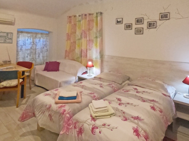 Centar, garsonijera, 2. kat, od 1.9.