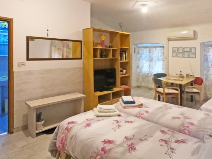 Centar, garsonijera, 2. kat, od 1.9.