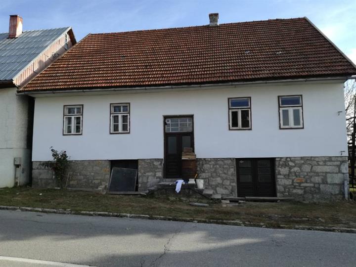 Samostojeća kuća u Ravnoj Gori.