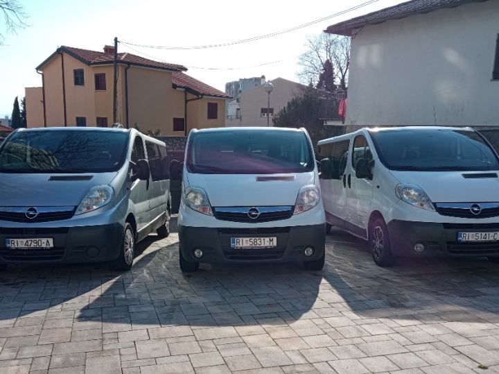 Najam kombija Rijeka, Adriatransfer