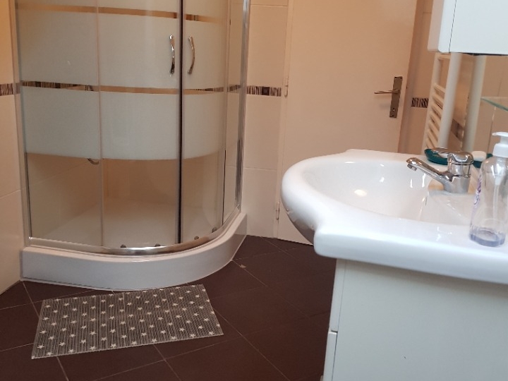 Sobe za 2 studenta/ice odmah od 1.3.