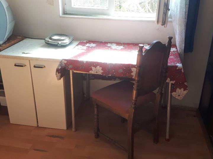 Od centra 2 stanice, južna strana
