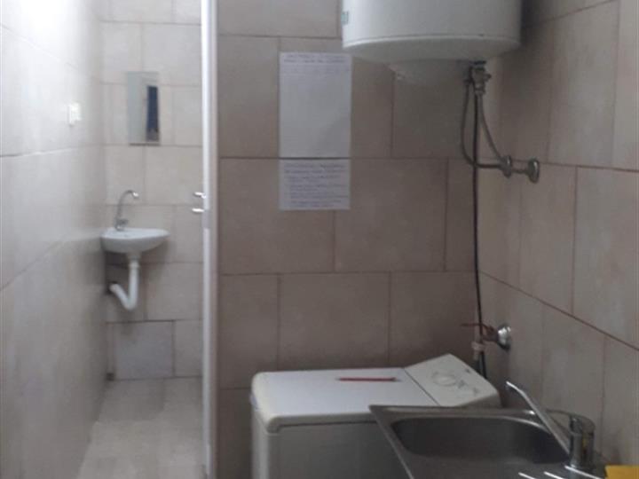 Od centra 2 stanice, južna strana