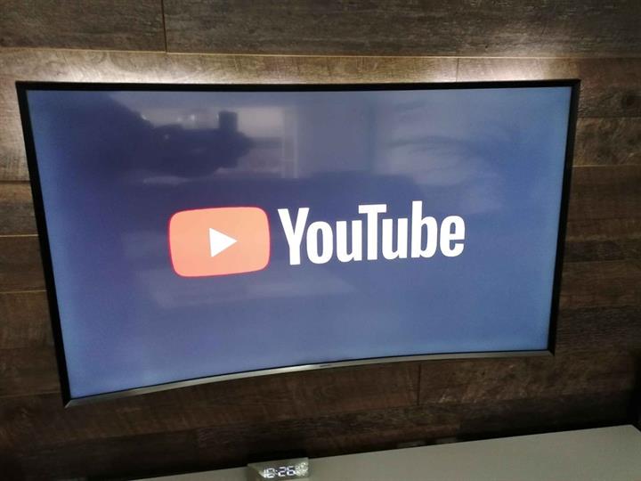 TV Samsung 124 cm, zakrivljeni