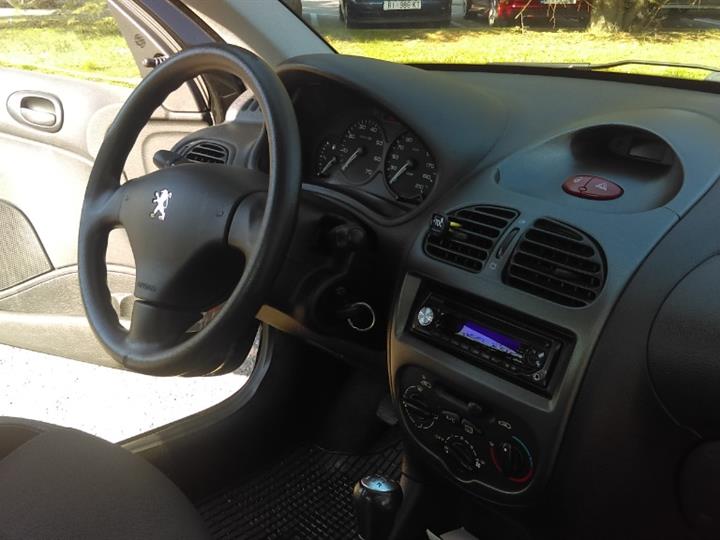 Peugeot 206, 1.4 benzin