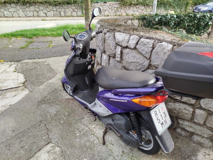 Yamaha 125 ccm, prodajem za 1000€