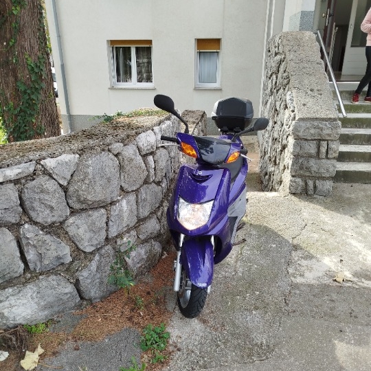 Yamaha 125 ccm, prodajem za 1000€