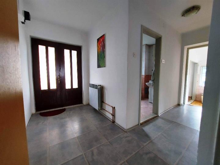 Iznajmljujem kuću, Ravna Gora