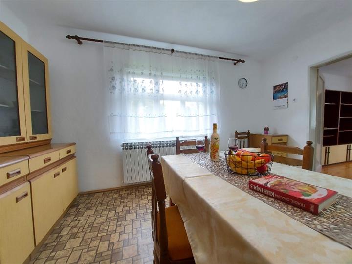 Iznajmljujem kuću, Ravna Gora