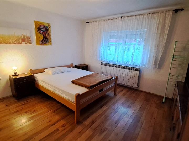 Iznajmljujem kuću, Ravna Gora