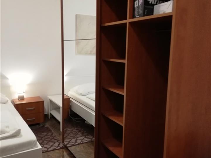 Jednosoban stan u Rijeci, I. Zajca