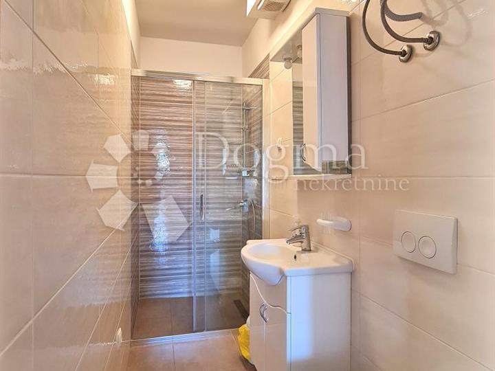 Dvosoban apartman u centru Malinske!