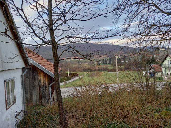 Ogulin, autohtona drvena kuća, 1.500m2