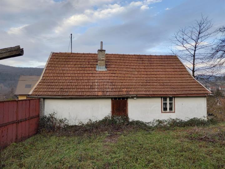 Ogulin, autohtona drvena kuća, 1.500m2