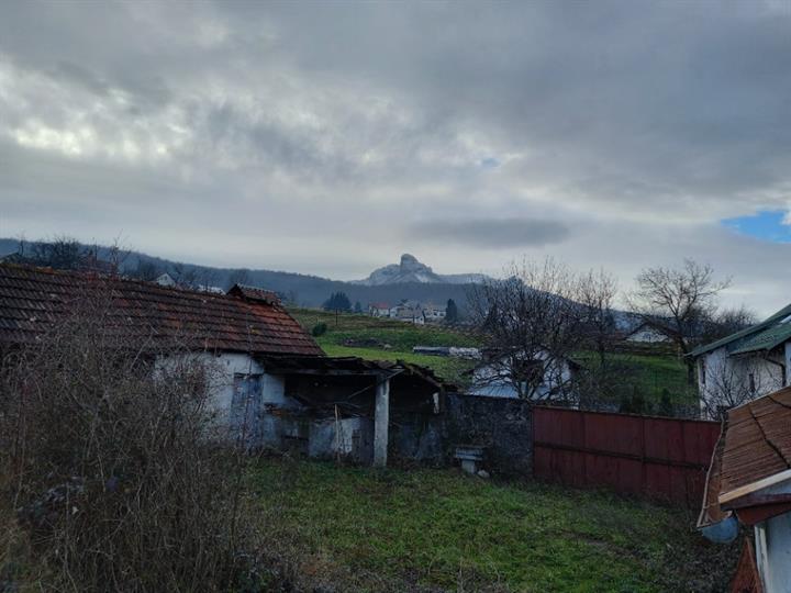Ogulin, autohtona drvena kuća, 1.500m2