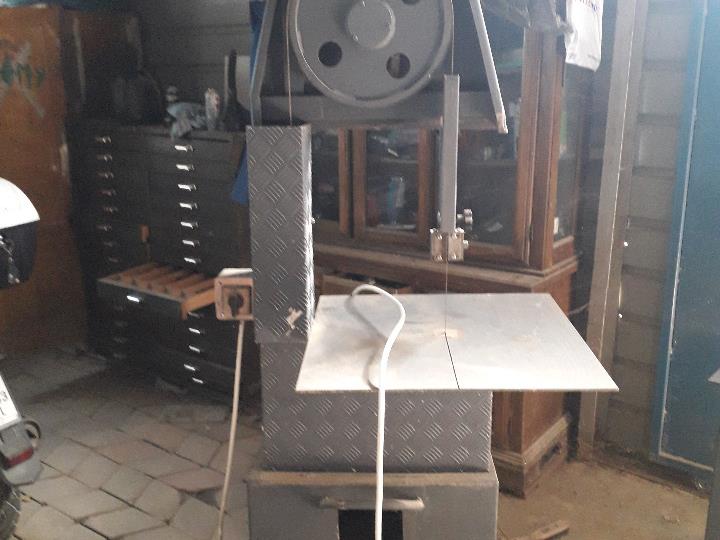 Banzek električna tračna pila
