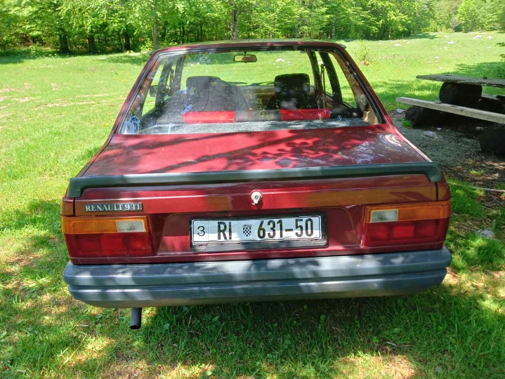 Oldtimer Renault 9