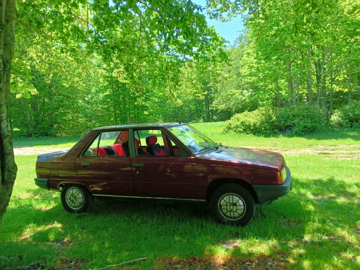 Oldtimer Renault 9