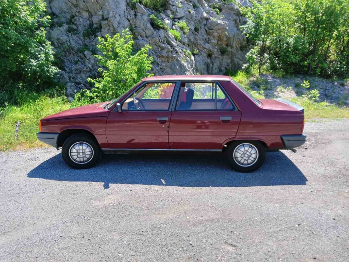 Oldtimer Renault 9