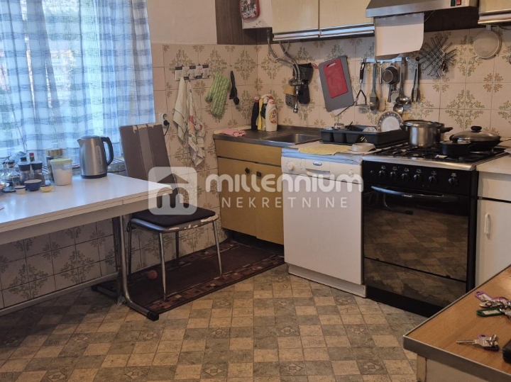 Banderovo, kuća + apartman, garaža i okućnica