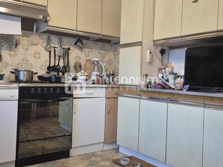 Banderovo, kuća + apartman, garaža i okućnica