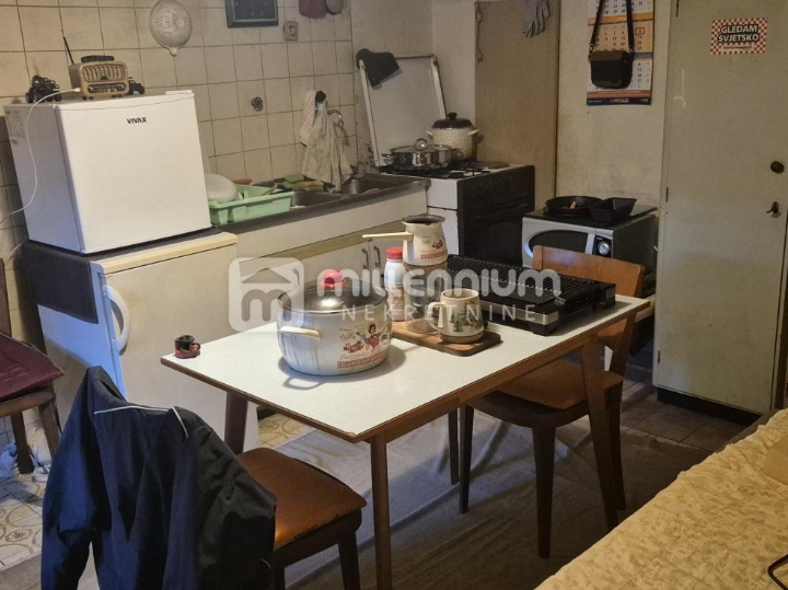 Banderovo, kuća + apartman, garaža i okućnica