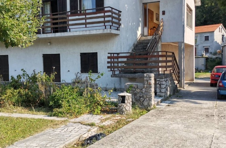 Podhum, samostojeća kuća