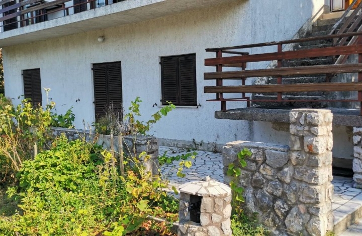 Podhum, samostojeća kuća