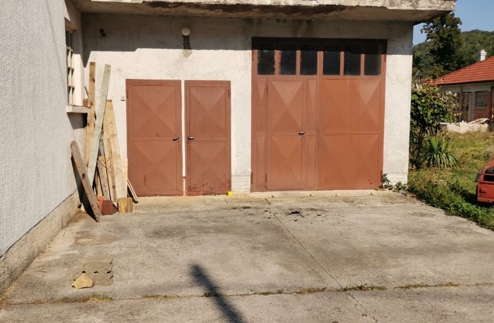 Podhum, samostojeća kuća