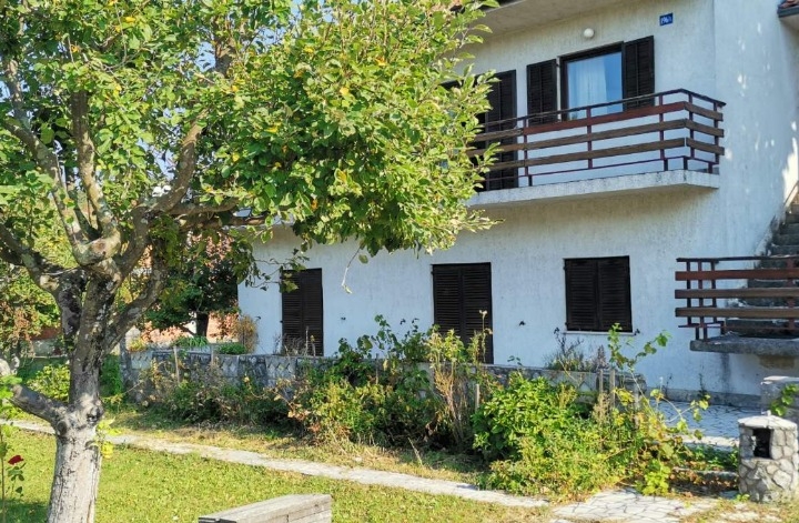 Podhum, samostojeća kuća