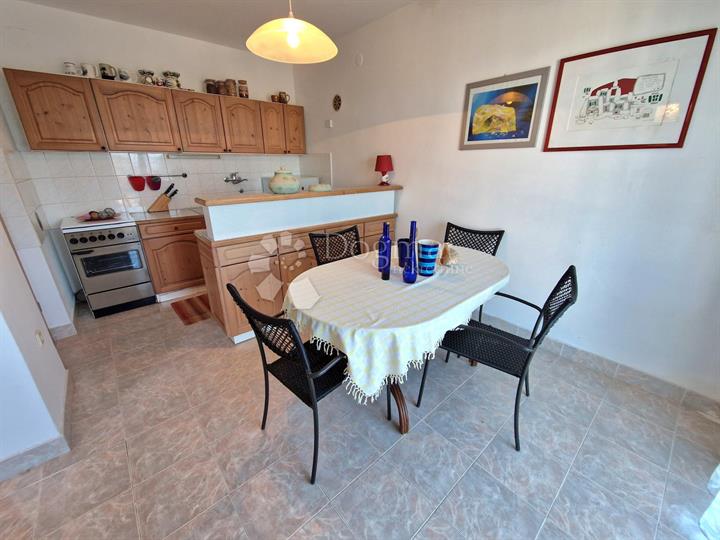 Apartman u Njivicama, 50 m od mora!