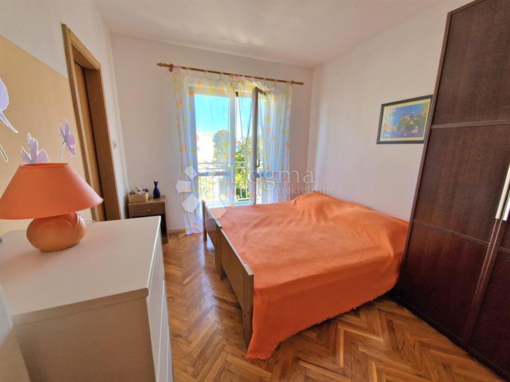 Apartman u Njivicama, 50 m od mora!